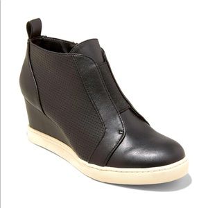 NWOT - A New Day Black Wedge